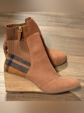 TOMS Cognac Faux Suede Plaid Wedge Ankle Booties Women’s Size 9